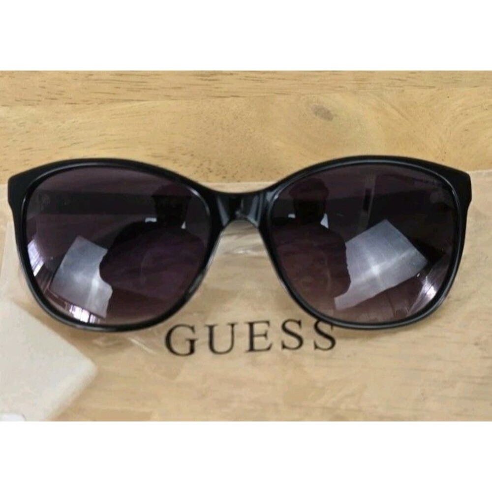 Women's Guess Sunglasses - Model GU7426/S-01B-58 - Animal Print - Discontinued - Picture 2 of 5